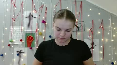 Nana online show from November 28, 9:45 am