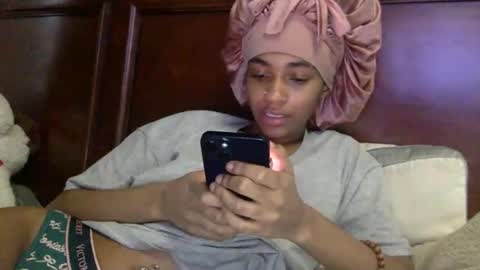 nanaonn online show from February 4, 4:10 pm