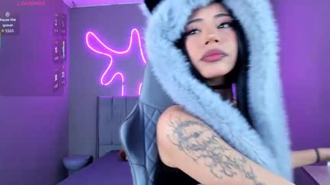 Snapshot of nanii_velvett chatting on October 3, 2:11 pm Nanii online show from October 3, 2:11 pm