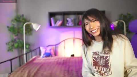 Snapshot of nanii_velvett chatting on October 7, 1:15 pm Nanii online show from October 7, 1:15 pm