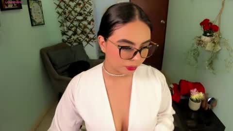 naomi_aniston online show from June 6, 2:01 pm
