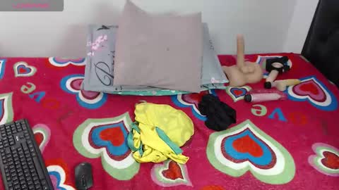 naomi_browmn online show from September 30, 1:06 pm