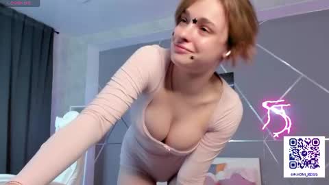 naomi_reiss online show from June 15, 12:33 am