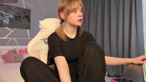 naomi_reiss online show from June 21, 1:31 am