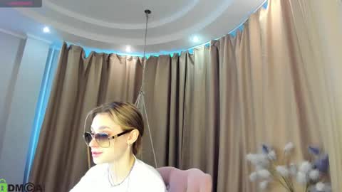 Snapshot of naomi_rias chatting on September 30, 1:33 am Naomi online show from September 30, 1:33 am