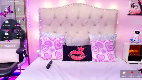 Snapshot of naomi_star8 chatting on October 4, 8:46 pm naomi_star8 online show from October 4, 8:46 pm