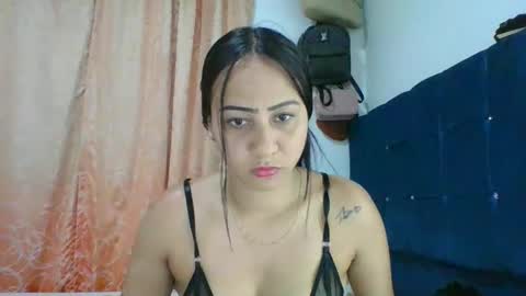 Mia online show from November 6, 11:21 pm