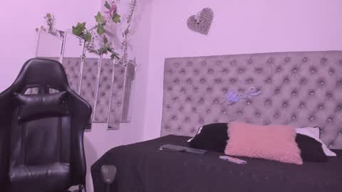 Snapshot of naomi_viper_ chatting on February 22, 11:02 am Naomi online show from February 22, 11:02 am