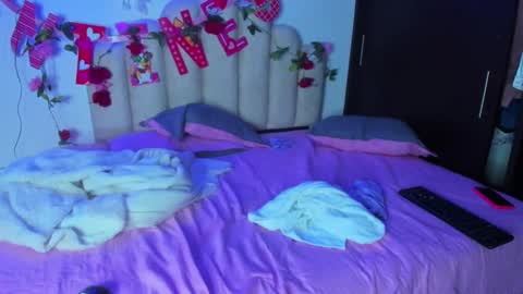 Snapshot of naomiasha_ chatting on February 11, 11:20 am    online show from February 11, 11:20 am