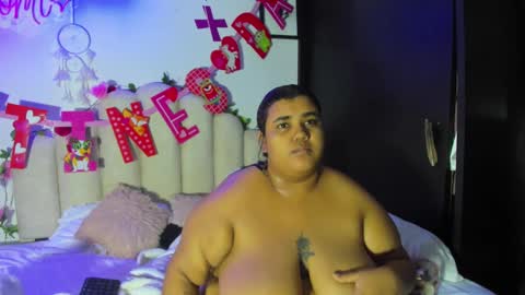 Snapshot of naomiasha_ chatting on February 2, 11:30 am    online show from February 2, 11:30 am