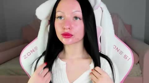 Naomi online show from November 15, 6:25 am