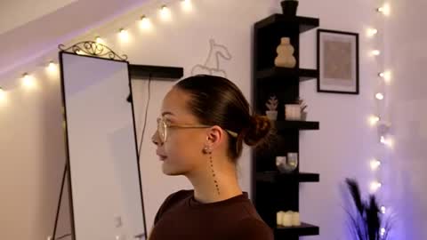 Snapshot of naomii_20 chatting on October 15, 7:49 pm naomii_20 online show from October 15, 7:49 pm