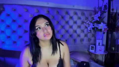 NaomiWhite online show from June 25, 5:12 am