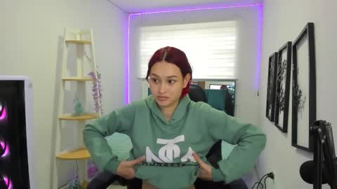 naomy online show from October 27, 7:41 pm