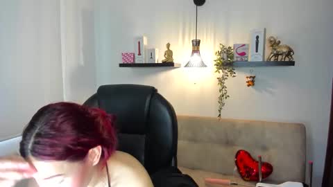 naomy online show from May 18, 8:59 pm