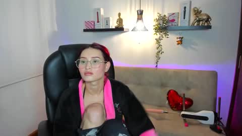 naomy online show from May 19, 1:56 am