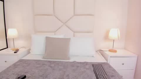 naomycambels online show from June 17, 7:26 pm