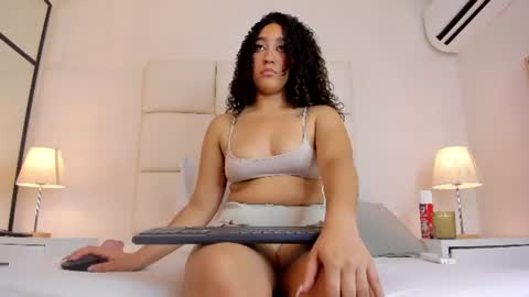 naomycambels online show from July 14, 2:05 am