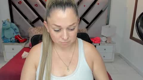 Snapshot of natalia5560 chatting on October 14, 6:43 pm natalia5560 online show from October 14, 6:43 pm