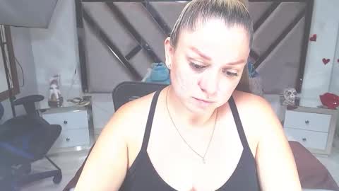 Snapshot of natalia5560 chatting on February 23, 4:29 pm natalia5560 online show from February 23, 4:29 pm