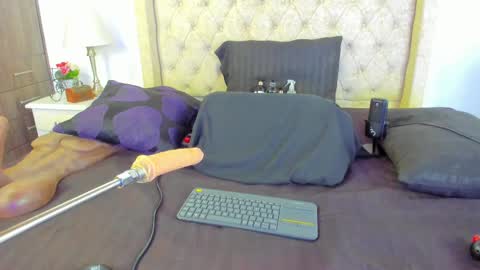 Snapshot of natalia_collinslim chatting on February 22, 4:18 am Natalia online show from February 22, 4:18 am