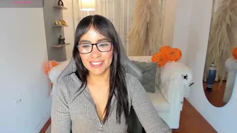 Snapshot of natalia_leon8 chatting on October 7, 5:23 am Natalia Leon online show from October 7, 5:23 am