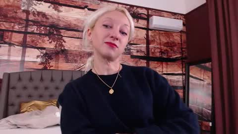 Snapshot of natalie_bitton chatting on October 6, 11:27 am Natalie online show from October 6, 11:27 am
