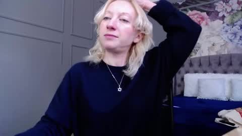 Snapshot of natalie_bitton chatting on February 22, 8:29 am Natalie online show from February 22, 8:29 am