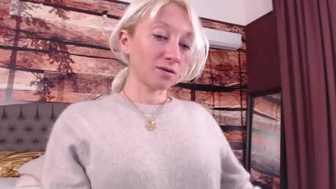 Snapshot of natalie_bitton chatting on October 19, 11:34 am Natalie online show from October 19, 11:34 am