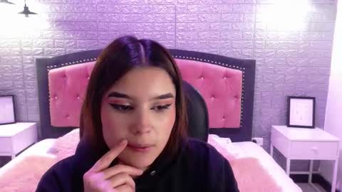 Snapshot of natalie_loffreda chatting on September 17, 2:42 am natalie online show from September 17, 2:42 am