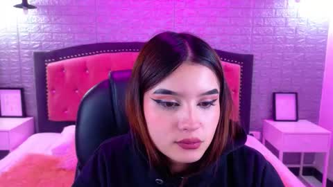 Snapshot of natalie_loffreda chatting on October 15, 3:09 am natalie online show from October 15, 3:09 am