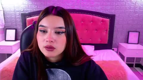 Snapshot of natalie_loffreda chatting on October 3, 3:11 am natalie online show from October 3, 3:11 am
