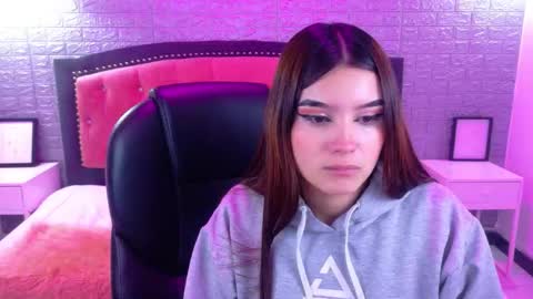 Snapshot of natalie_loffreda chatting on October 7, 3:11 am natalie online show from October 7, 3:11 am