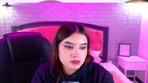 Snapshot of natalie_loffreda chatting on September 25, 3:05 am natalie online show from September 25, 3:05 am