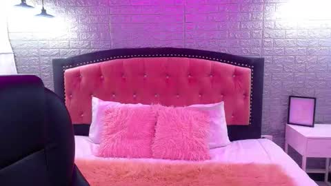 Snapshot of natalie_loffreda chatting on September 23, 3:04 am natalie online show from September 23, 3:04 am