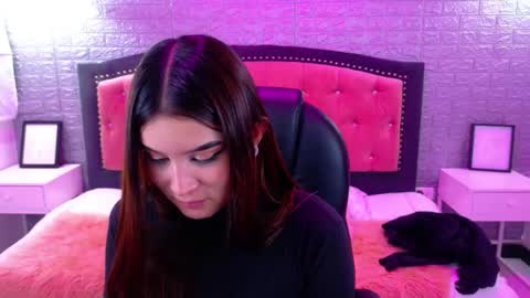 Snapshot of natalie_loffreda chatting on October 2, 3:00 am natalie online show from October 2, 3:00 am