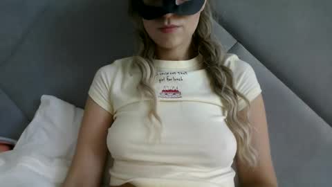 Snapshot of nataliexo111 chatting on September 27, 9:49 am Natali online show from September 27, 9:49 am