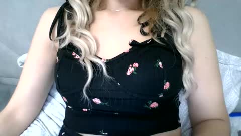 Snapshot of nataliexo111 chatting on October 9, 8:24 pm Natali online show from October 9, 8:24 pm