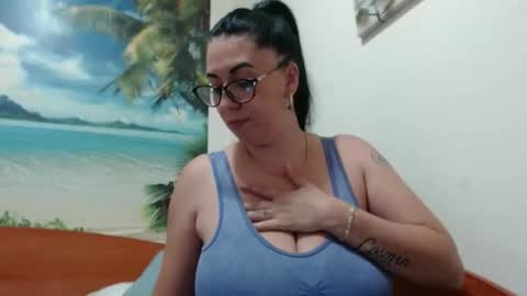 Snapshot of natally565656 chatting on October 3, 1:49 pm natally online show from October 3, 1:49 pm