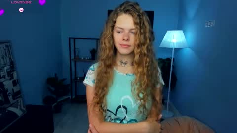Snapshot of nataly_hello chatting on October 19, 5:09 am Natalie online show from October 19, 5:09 am
