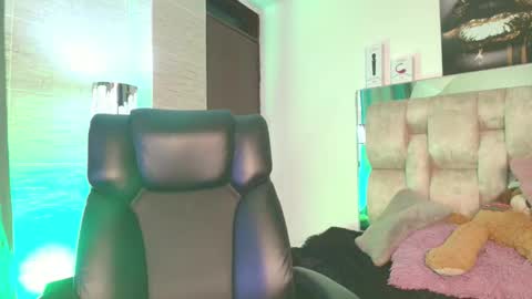   online show from October 10, 12:04 am