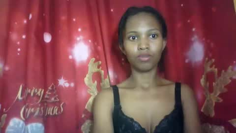 Snapshot of nathalie004 chatting on October 3, 8:19 am nathalie004 online show from October 3, 8:19 am