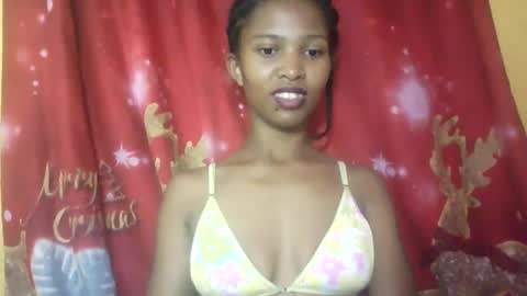 Snapshot of nathalie004 chatting on September 18, 6:34 am nathalie004 online show from September 18, 6:34 am