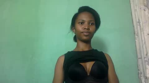 Snapshot of nathalie004 chatting on October 17, 6:27 am nathalie004 online show from October 17, 6:27 am