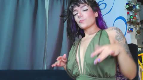 Em  please help me reach 100 thumbs up 3 online show from November 11, 4:30 am