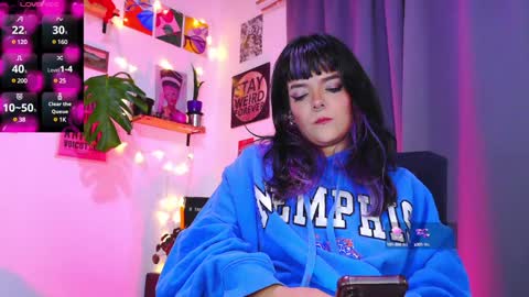 Snapshot of naughty_em_17 chatting on January 17, 5:00 am Em please help me reach 100 thumbs up 3 online show from January 17, 5:00 am