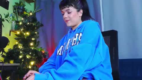 Em  please help me reach 100 thumbs up 3 online show from January 7, 3:54 am