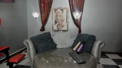 Snapshot of naughty_milf_esmeralda chatting on September 11, 2:45 am ESMERALDA online show from September 11, 2:45 am
