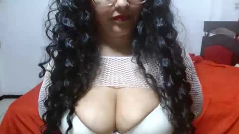 Snapshot of naughtygoddesss chatting on October 17, 12:58 am naughtygoddesss online show from October 17, 12:58 am