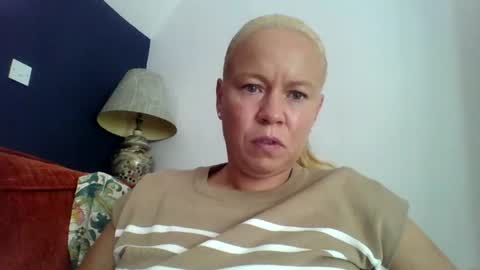 naughtyjennyblondeuk online show from July 28, 1:32 pm